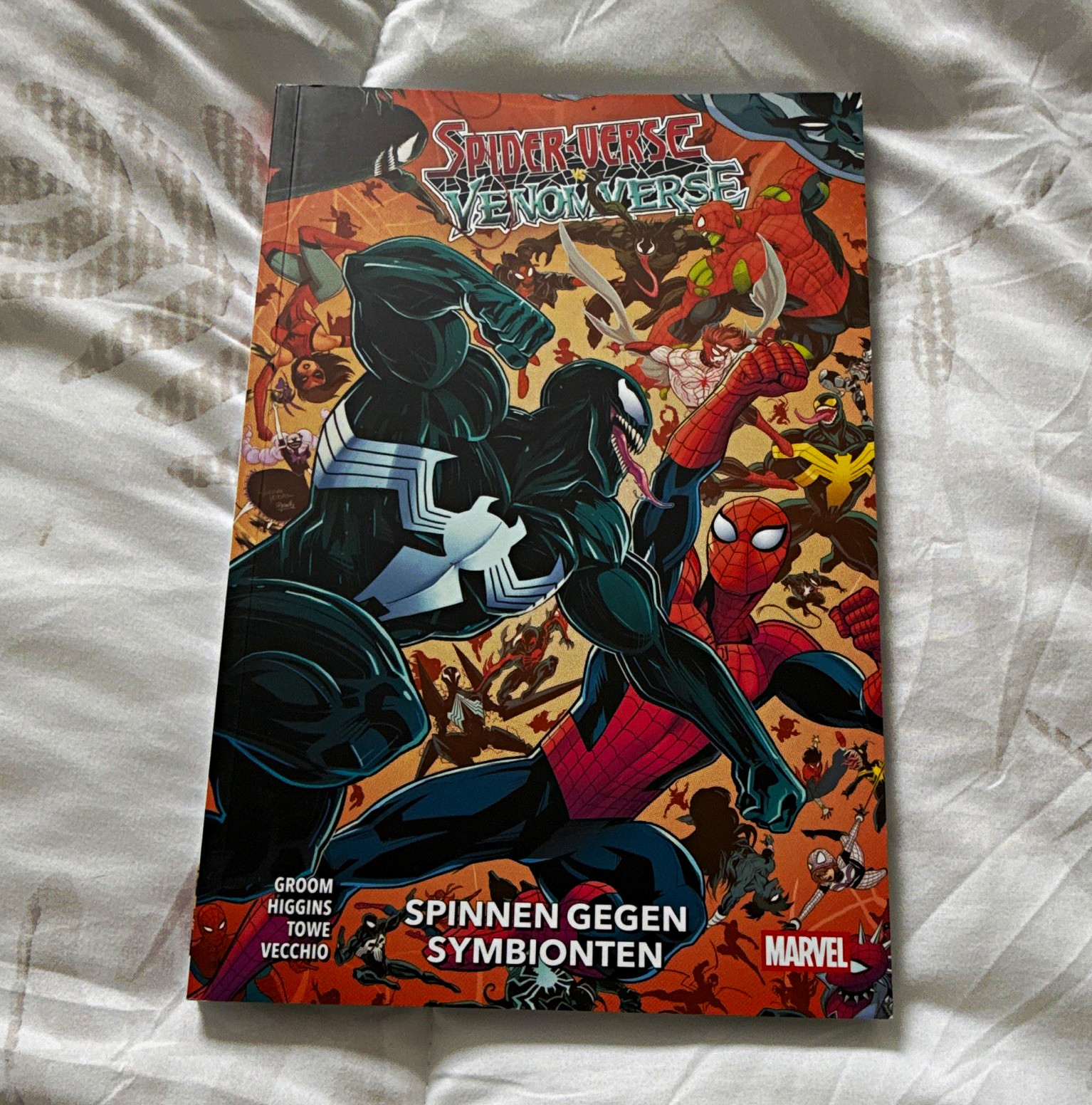 marvel spider-verse vs venomverse spider-man venom copertina morbida tedesca 