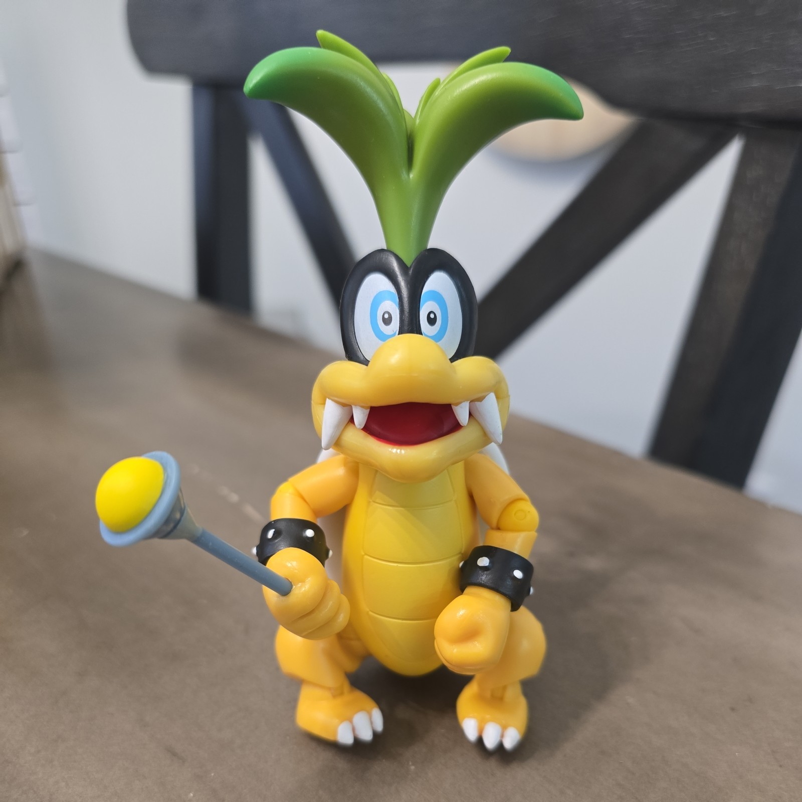 Figurine JAKKS SUPER Mario World Of Nintendo Iggy Koopa 4" con BACCHETTA