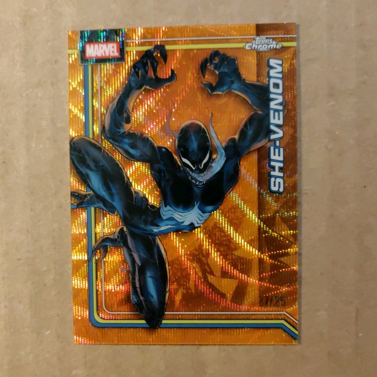 Topps Chrome Marvel 2026 She-Venom #152 rifrattore arancione /25 - quasi come nuovo