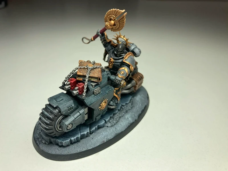 Space Marines - 1 x Chapelain a Moto Primaris