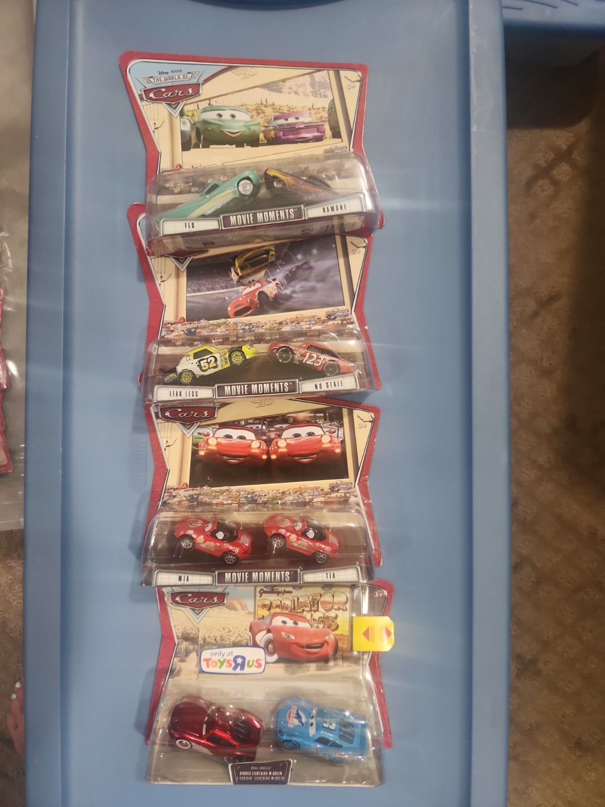 Lotto di 4 momenti film Disney Pixar World of Cars, con Mia e Tia