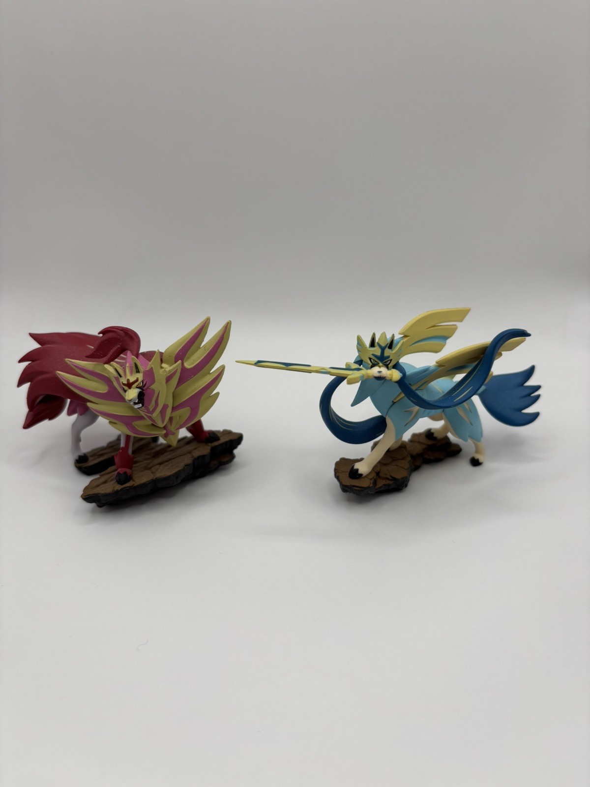 Pokemon Sword And Shield Shiny Zacian & Zamazenta 2" Figures Crown Zenith