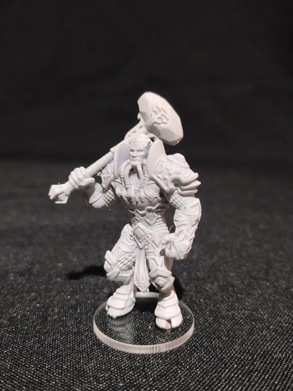 RPG Miniatures – D&D – Draenei Male - Paladin - Vindicator Maraad