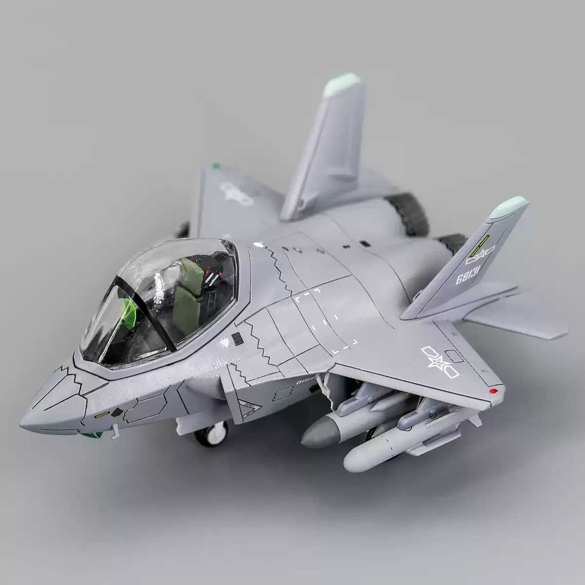 Il jet da combattimento J-35A, (J-35A Fighter) simpatico modello stampato in 3D figure giocattoli