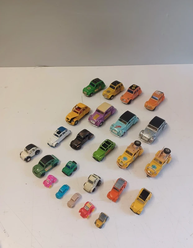 Lot / Collection Citroën 2 cv miniatures