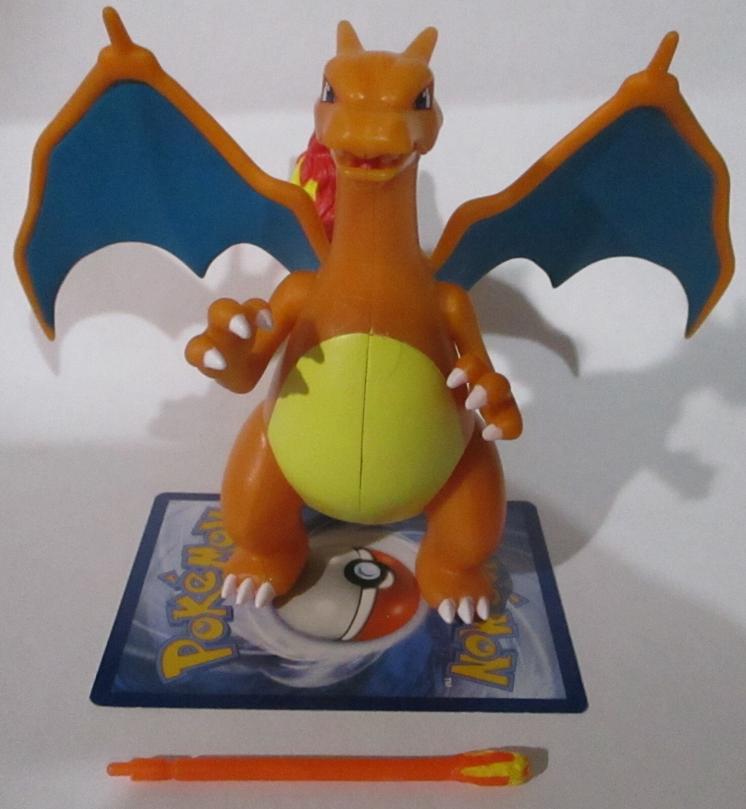 Charizard Pokemon WCT 2019 Wicked Cool Toys 4" Battle Feature Figura Deluxe