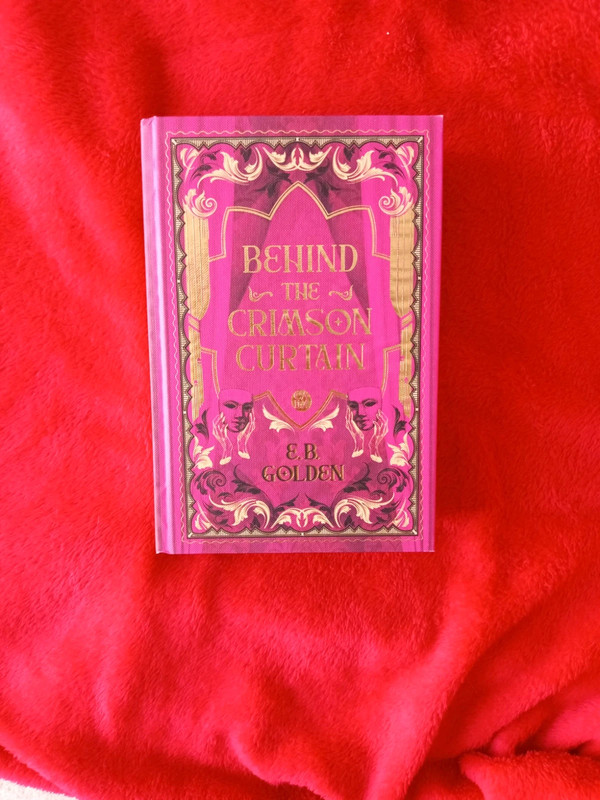Livre Behind the crimson curtain de E.B. Golden