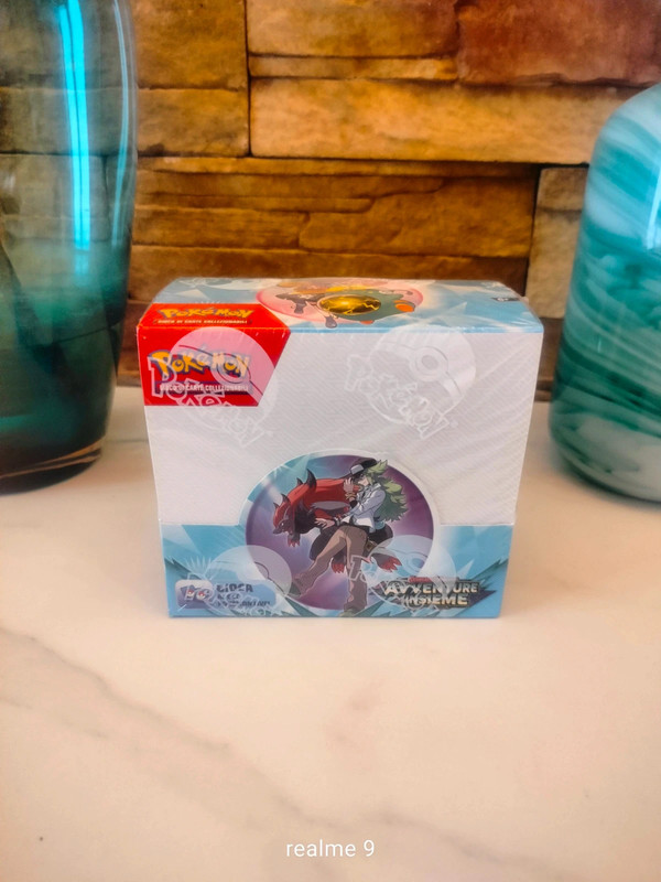 Box Display originale da 36 buste -Avventure Insieme" del GCC Pokémon.