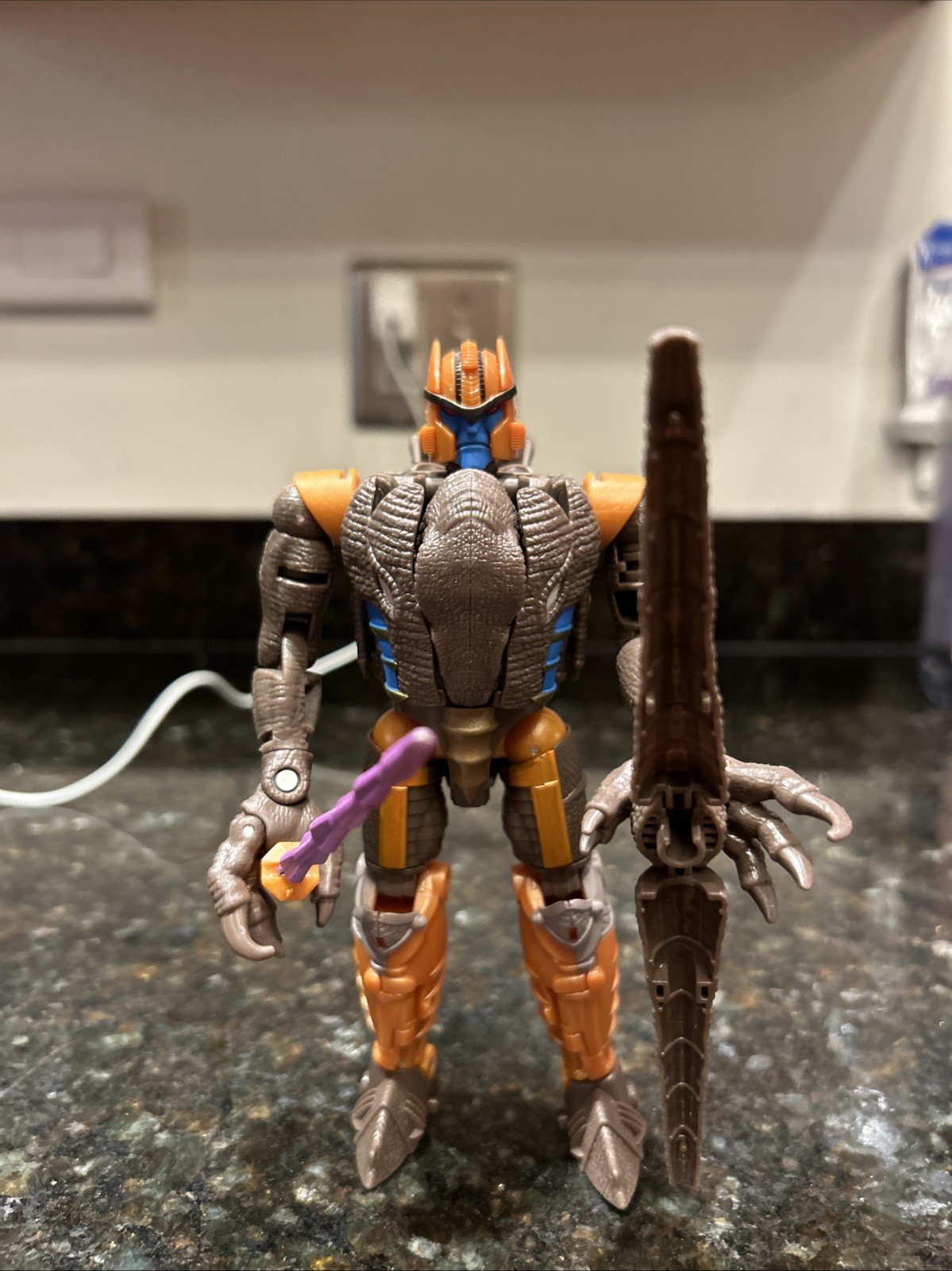Transformers WFC Kingdom Voyager Dinobot 2022 COMPLETO