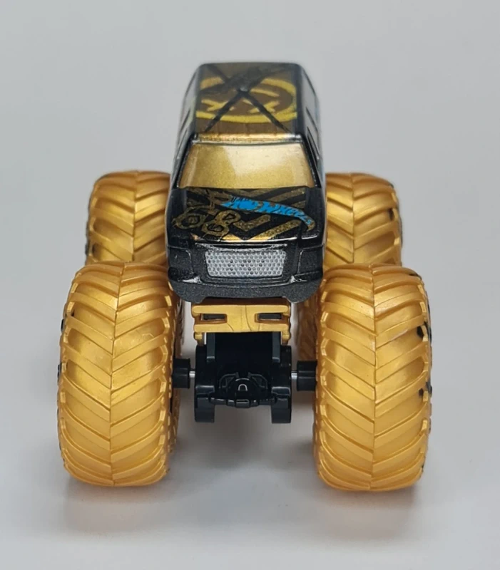 Hot wheels Monster Truck Demo Derby Serie Dorada 1/64