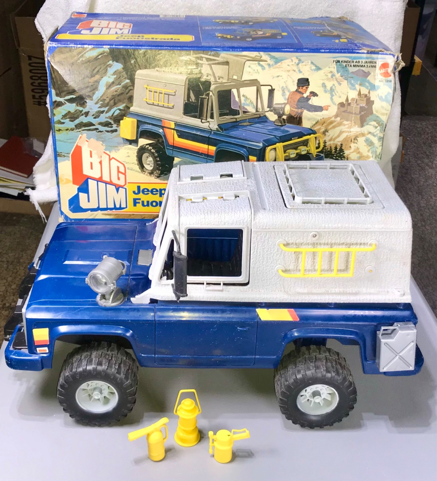 Vintage 1973 Mattel Big Jim Blue Safari Jeep fuoristrada veicolo spia e scatola (incompleto)
