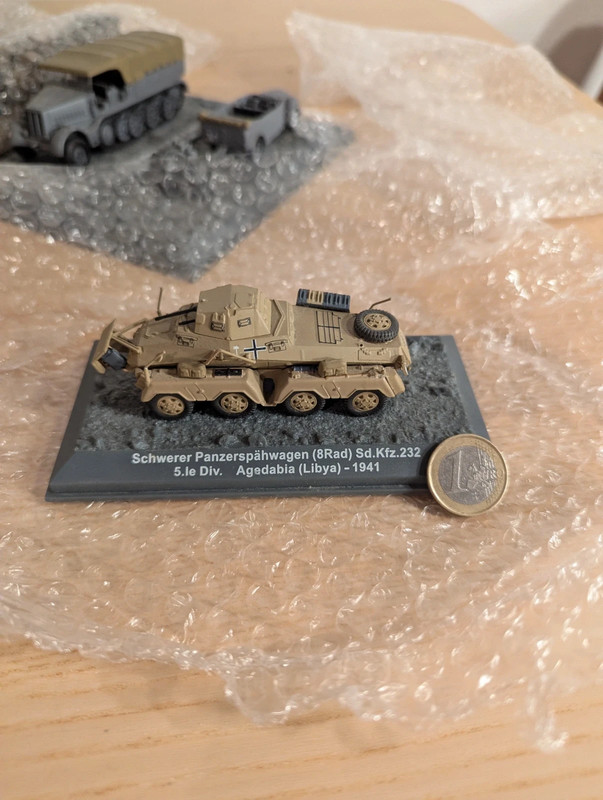 Miniature Militaire WWII - Schwerer Panzerspähwagen (8Rad) Sd.Kfz.232 - 1941