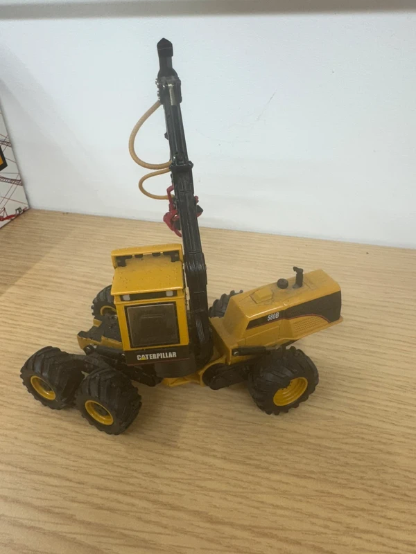 Caterpillar 1/50