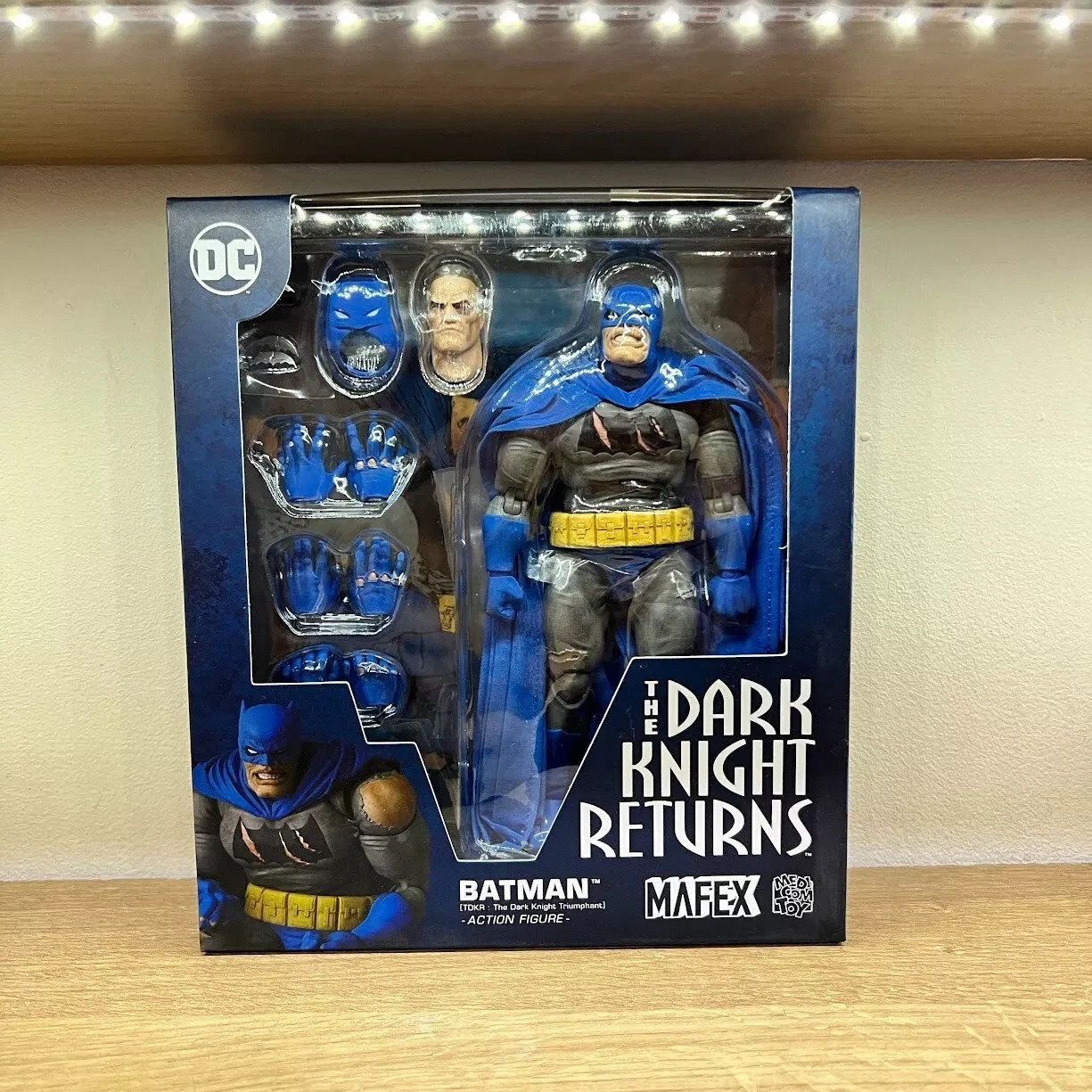 MAFEX 119 BATMAN E 1/12 SCALE  BATTLE ACTION FIGURE