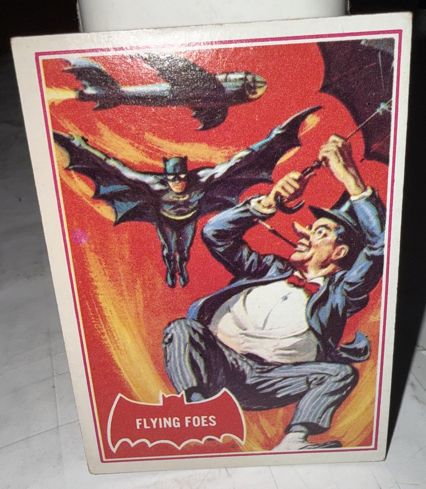 Vintage 1966 Topps Batman Flying Foes #31A Pinguino Puzzle Back DC carta non sportiva