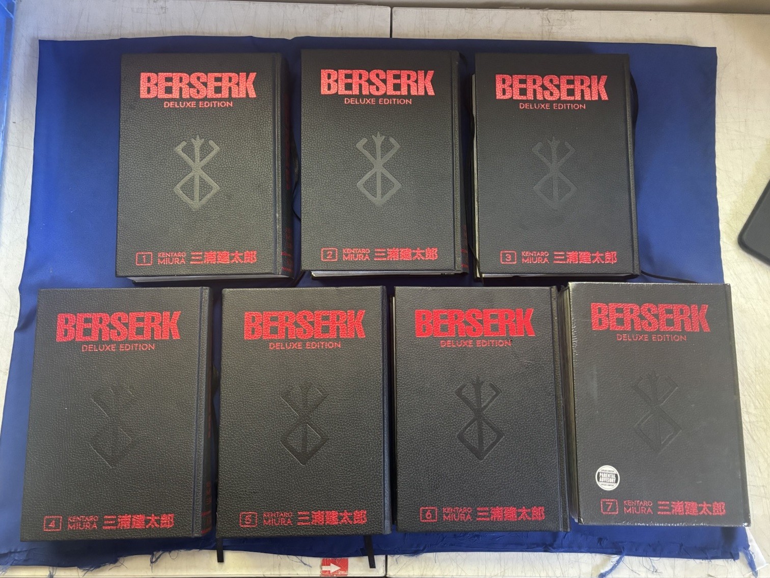 Berserk Edizione Deluxe Vol. 1-7 Kentaro Miura manga copertina rigida inglese 