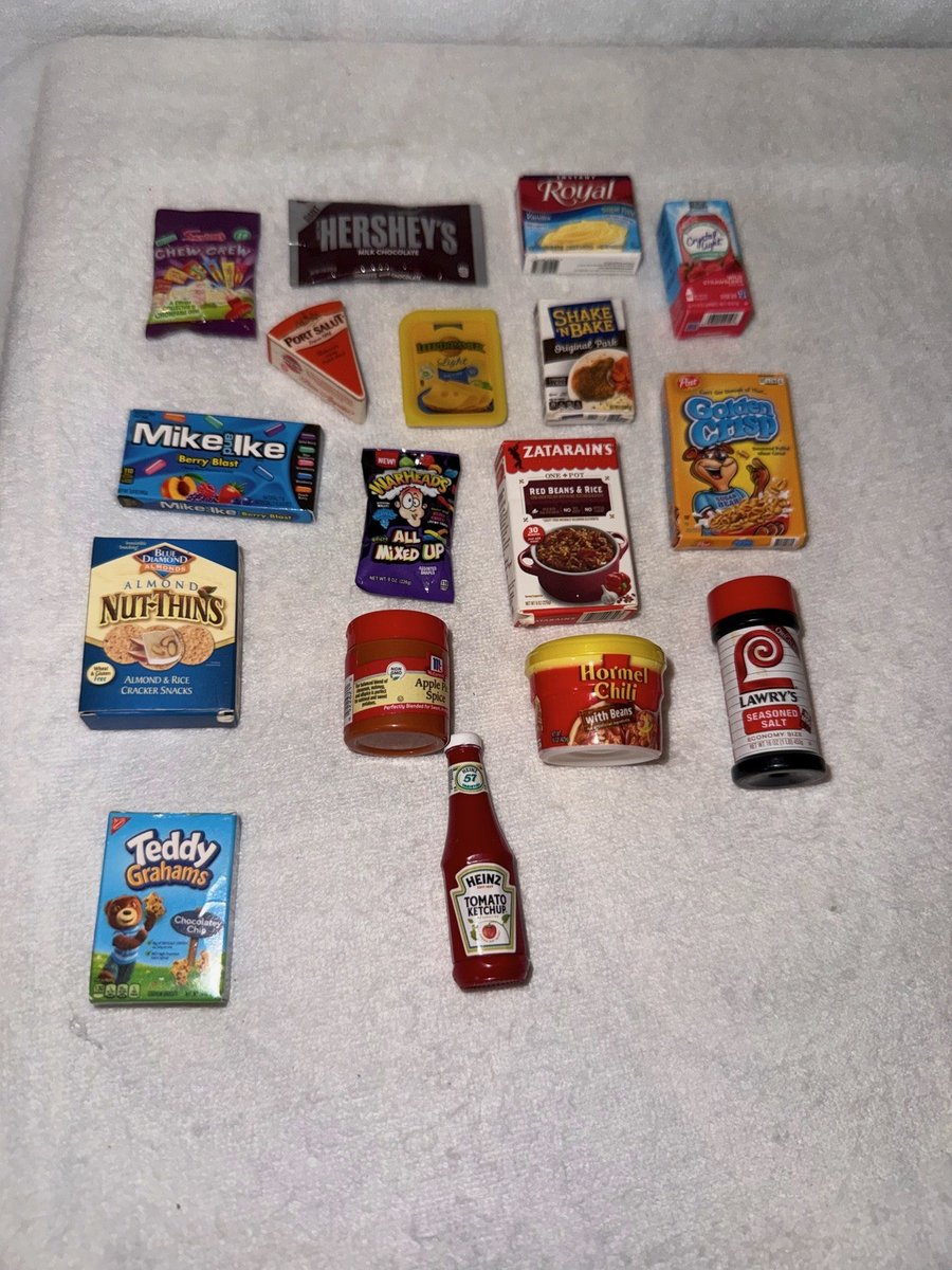 17 Zuru Mini Brands Food Hersheys Candy Teddy Graham buone condizioni usato