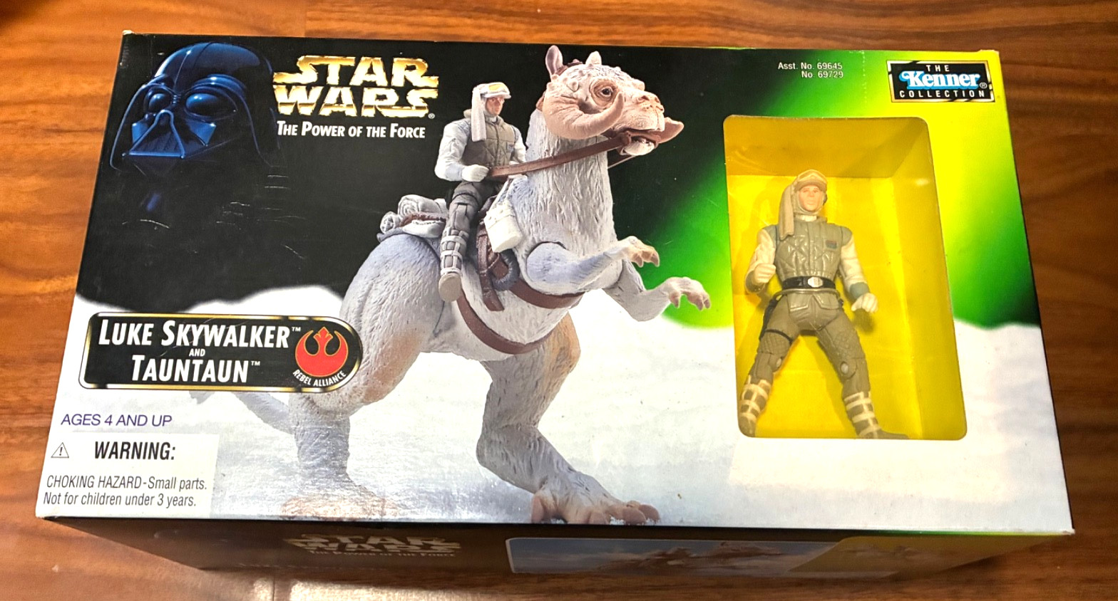 Star Wars Power of the Force Luke Skywalker & TaunTaun Kenner  1997  NEW 