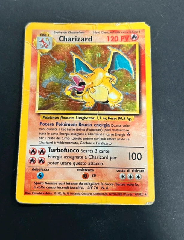 Carta Pokémon Charizard set base