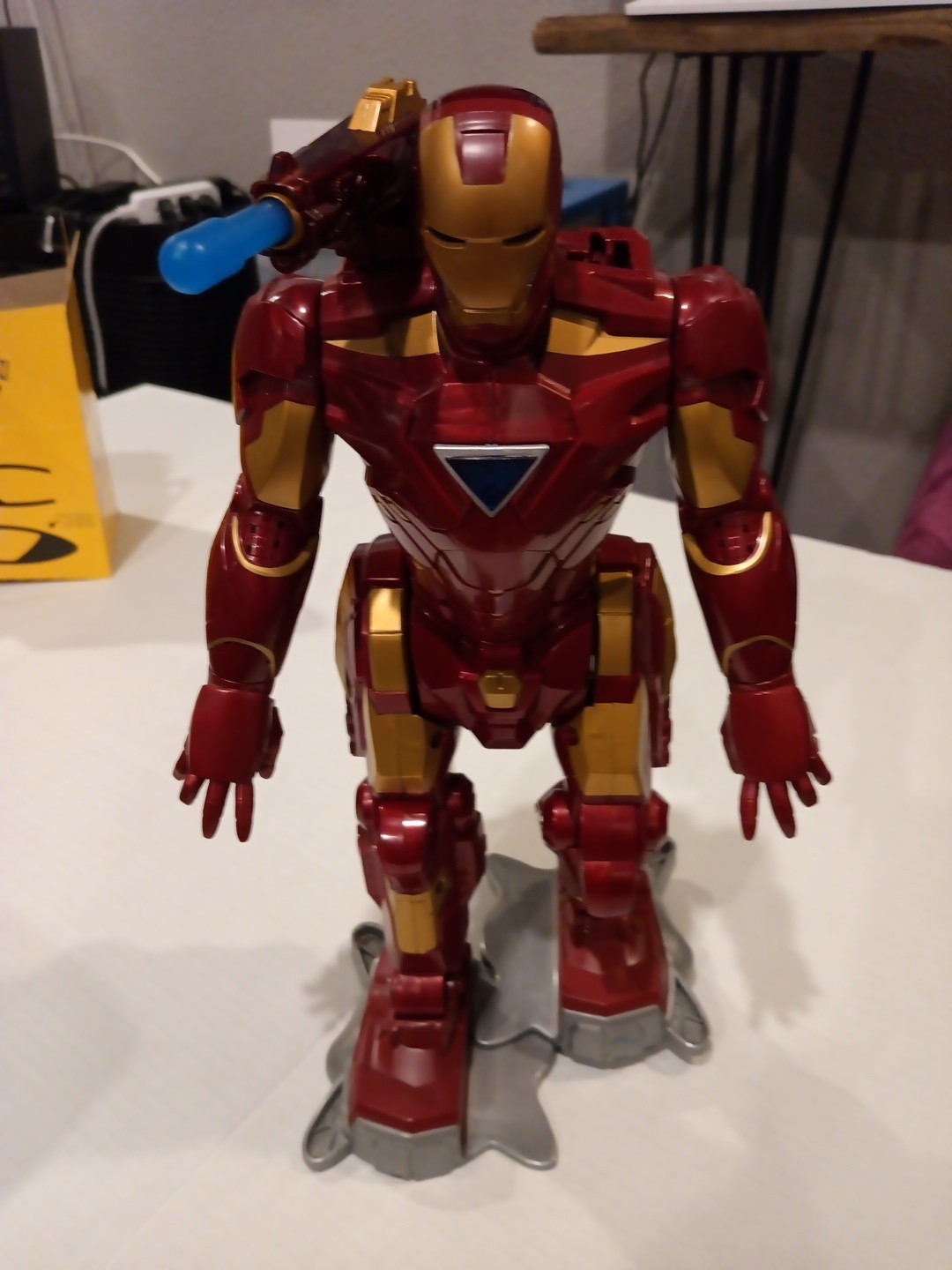 Hasbro Marvel Iron Man Talking Walking Light up Robot  2009 Missing A Cannon 