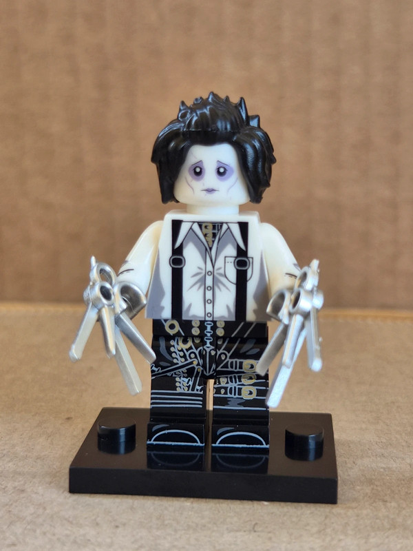 Edward Scissorhands 🎥 compatibile con base Lego