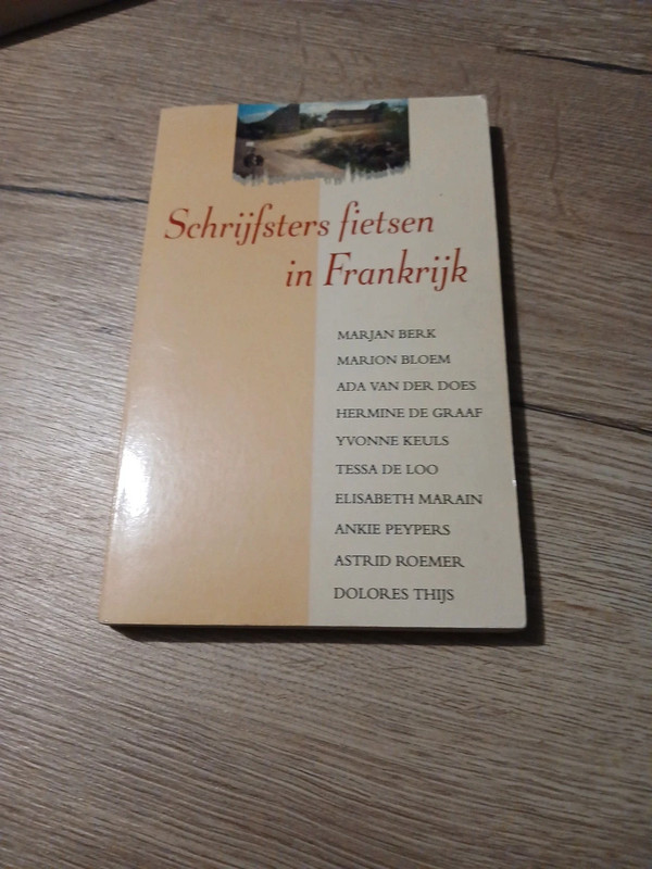 Schrijfsters fietsen in frankrijk