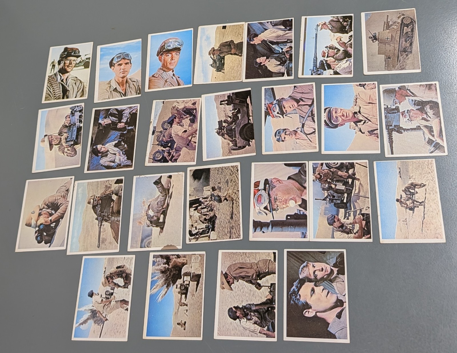 Lotto 25 carte collezionabili Topps the Rat Patrol 1966 seconda guerra mondiale serie tv vintage!