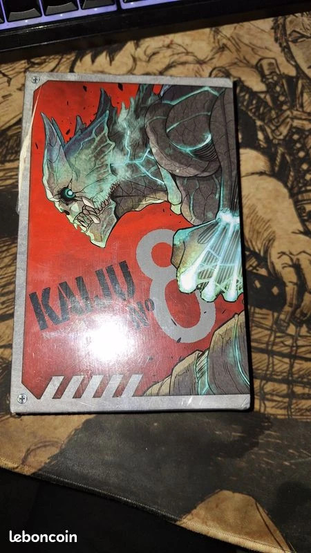Pack kaiju n°8 avec poster exclusive
