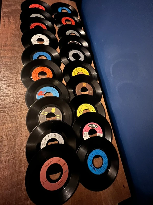 Lot de 20 vinyles 45 tours pour décoration