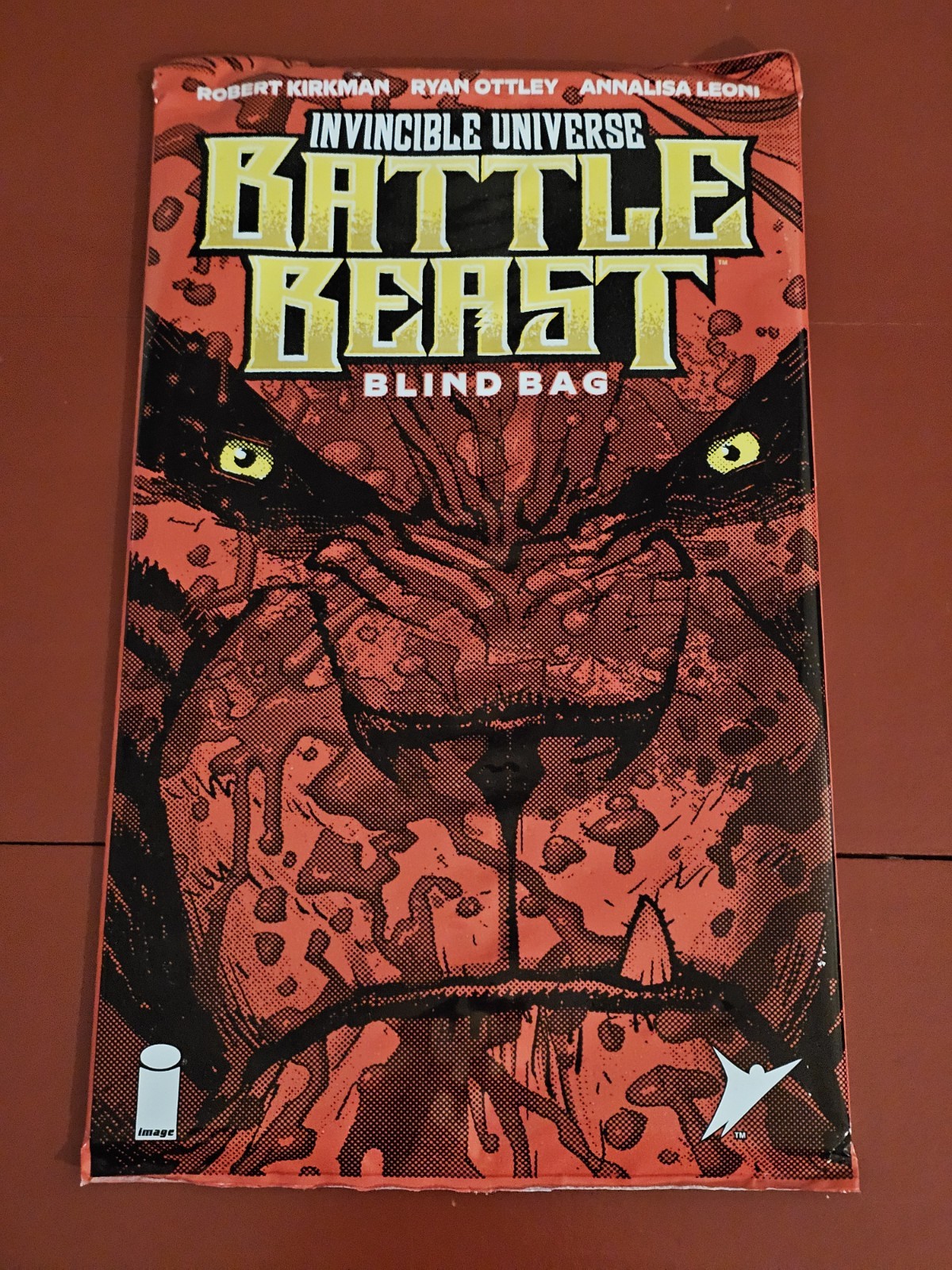 Invincible Universe: Battle Beast #1 borsa cieca sigillata mai letta