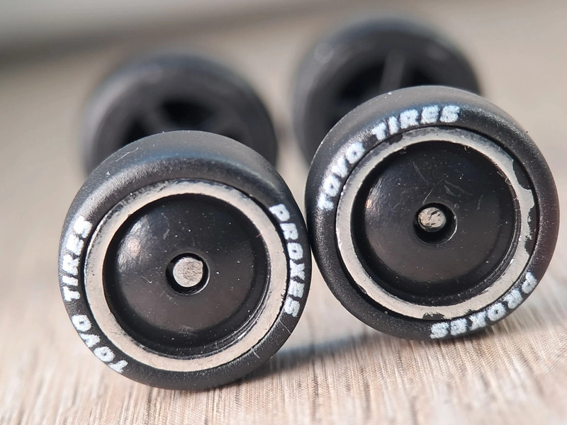1/64 Toyo Tires Black Aero Turbofan Wheels (Silver Lip)