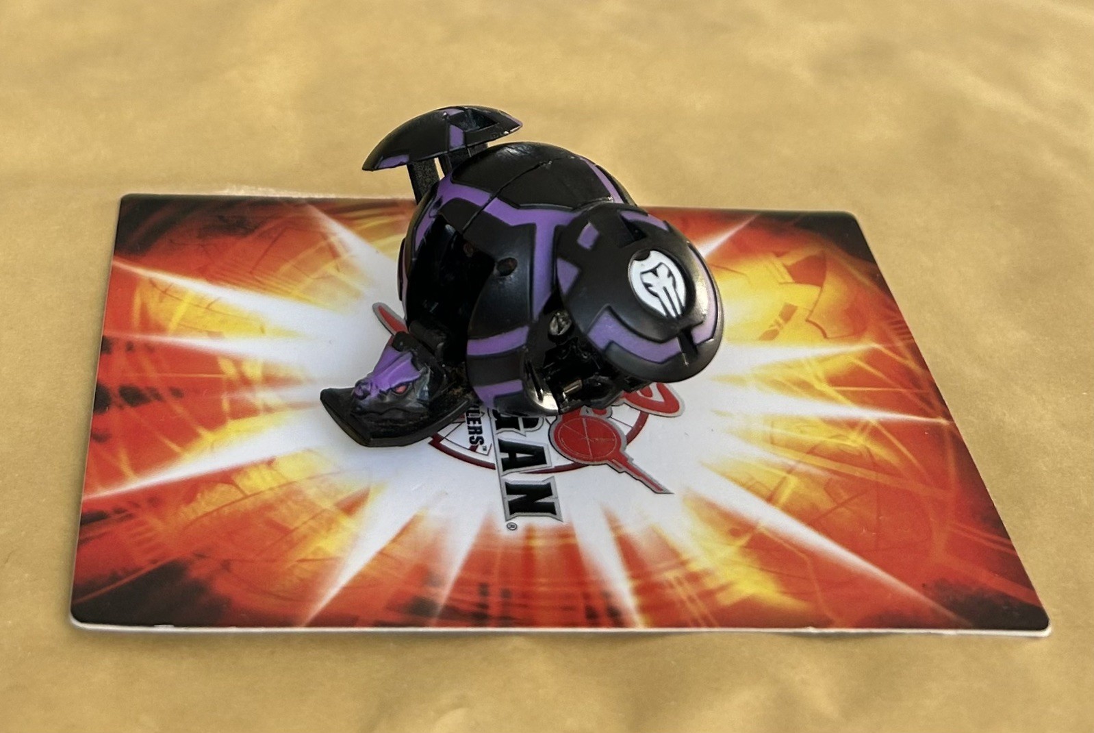 BAKUGAN B1 BLACK DARKUS SAURUS! 350G! VERY RARE! UK! BATTLE BRAWLERS! SMALL!