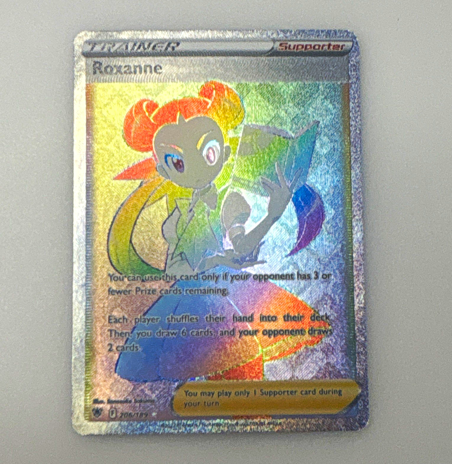 The Pokémon Company Roxanne 206/189 Radianza Astrale Full Art Holo EN 2022