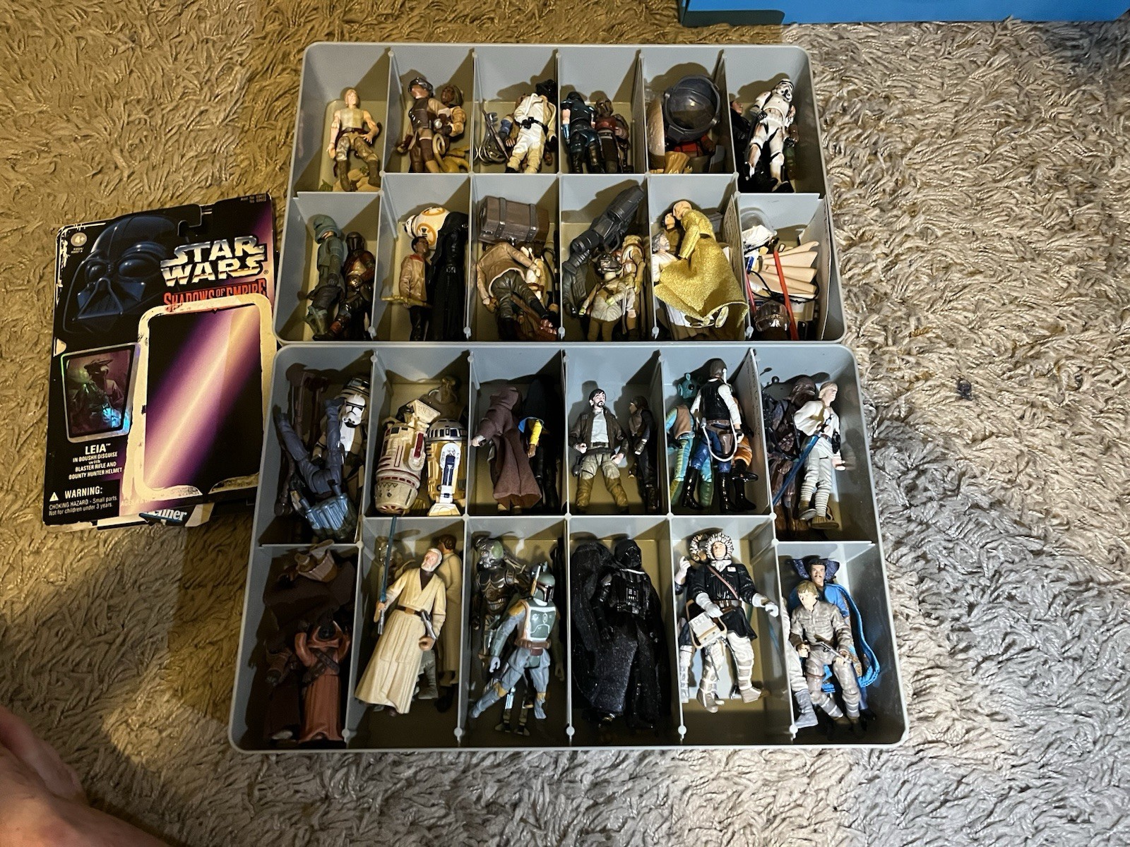 Lotto 60+ action figure Star Wars, con una tonnellata di accessori