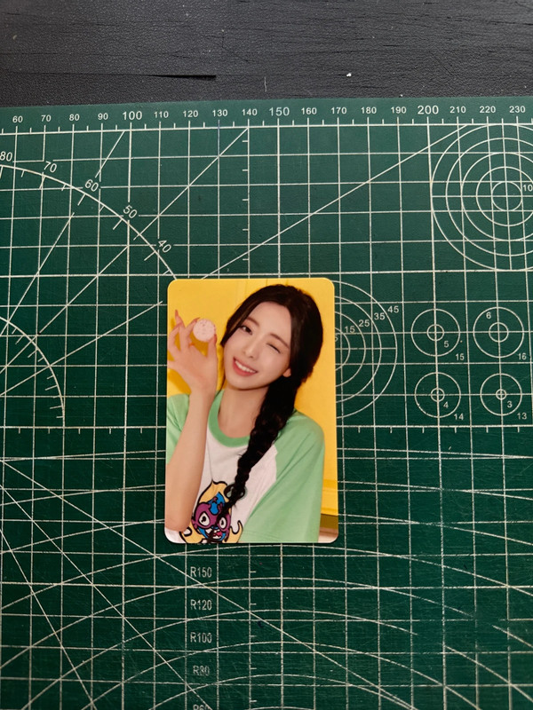 Yuna Itzy photocard (Seasons greeting 2024)
