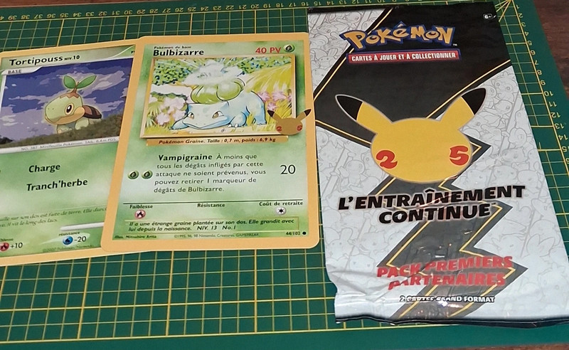 Lot pokémon 25 ans jumbo avec booster neuf
