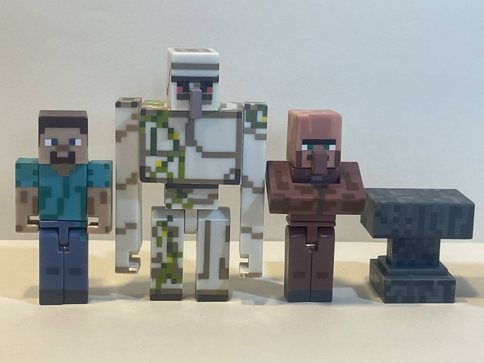 Pacchetto action figure Minecraft 3 pollici Iron Golem Steve Villager figure incudine