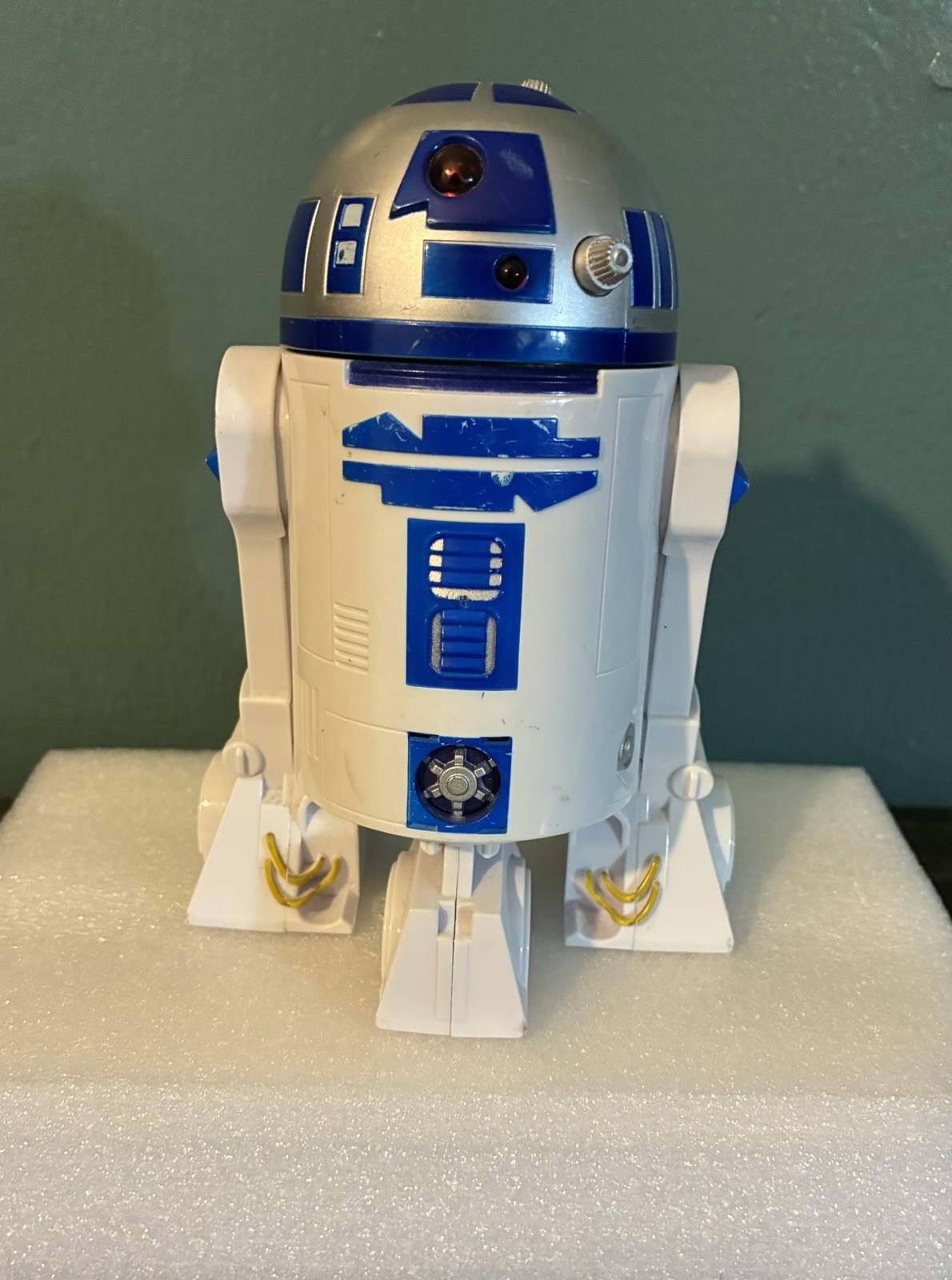 Vintage Star Wars Hasbro 2002  R2-D2 Astromech Droid Robot For Parts/Repair Only