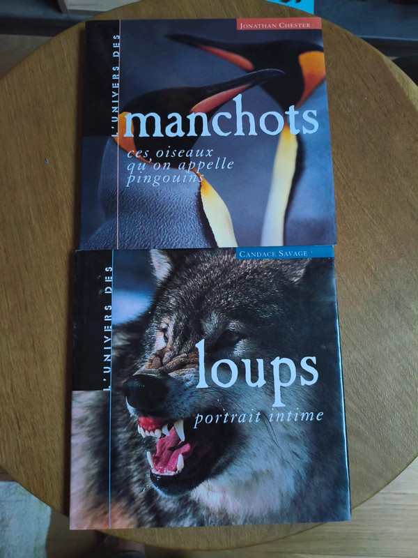 Lot de 2 livres ''L'Univers des .. loups et manchots''