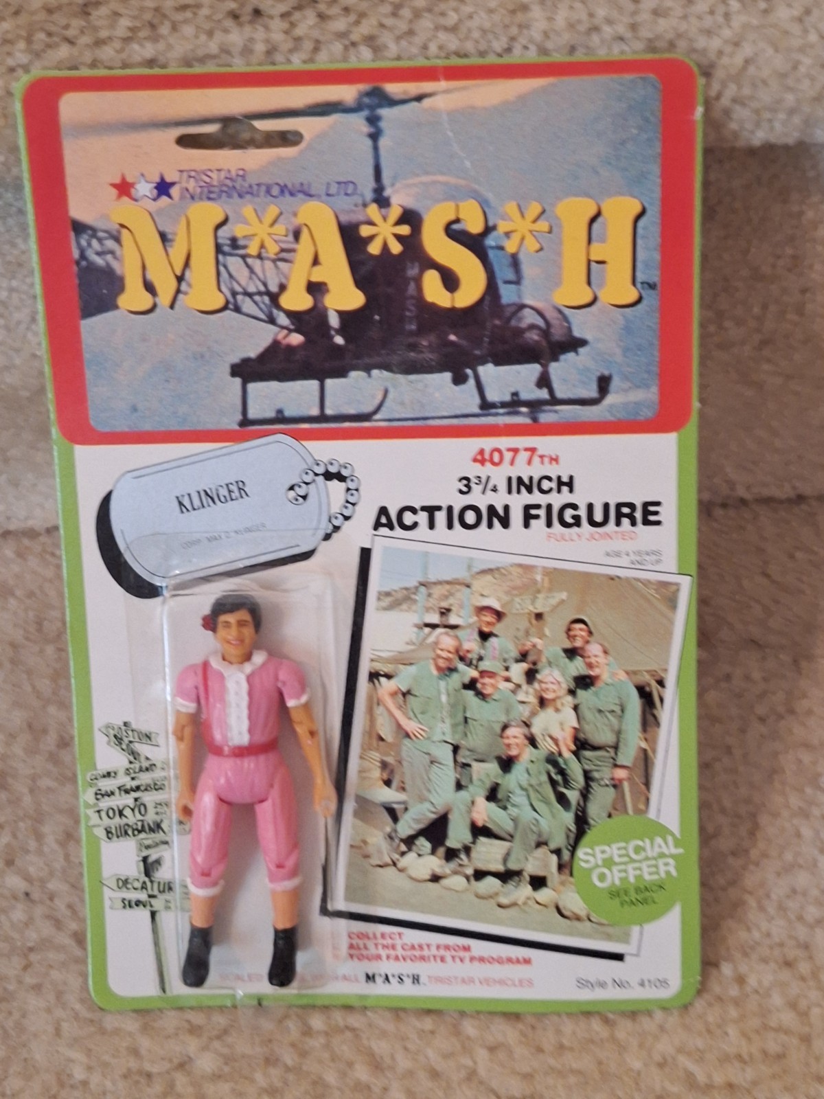 Modellino M.A.S.H Klinger In Pink Outfit 3,75 vintage 1982 MOC