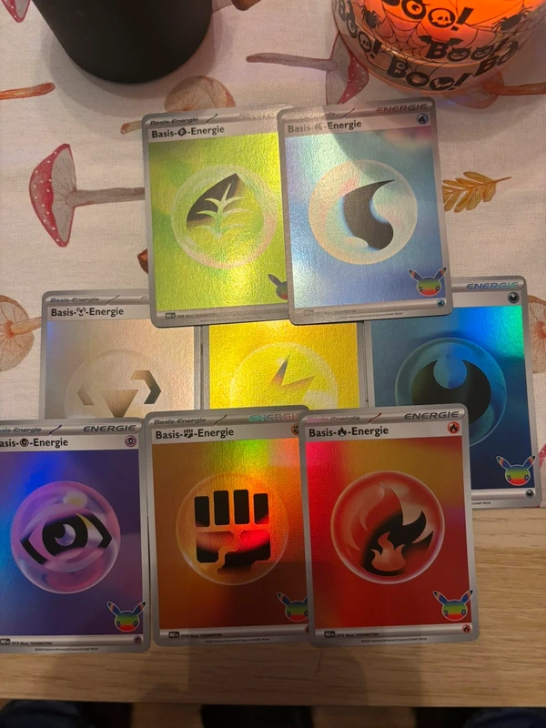 Energie Karten aus 30 Jahre Pokémon