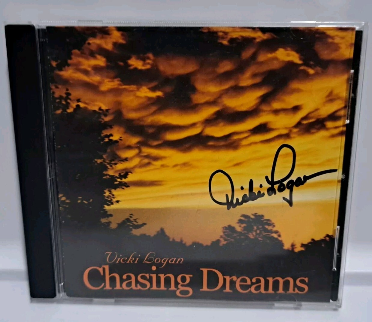 VICKI LOGAN - Chasing Dreams SIGNED CD Native American Flute Contemporary Music