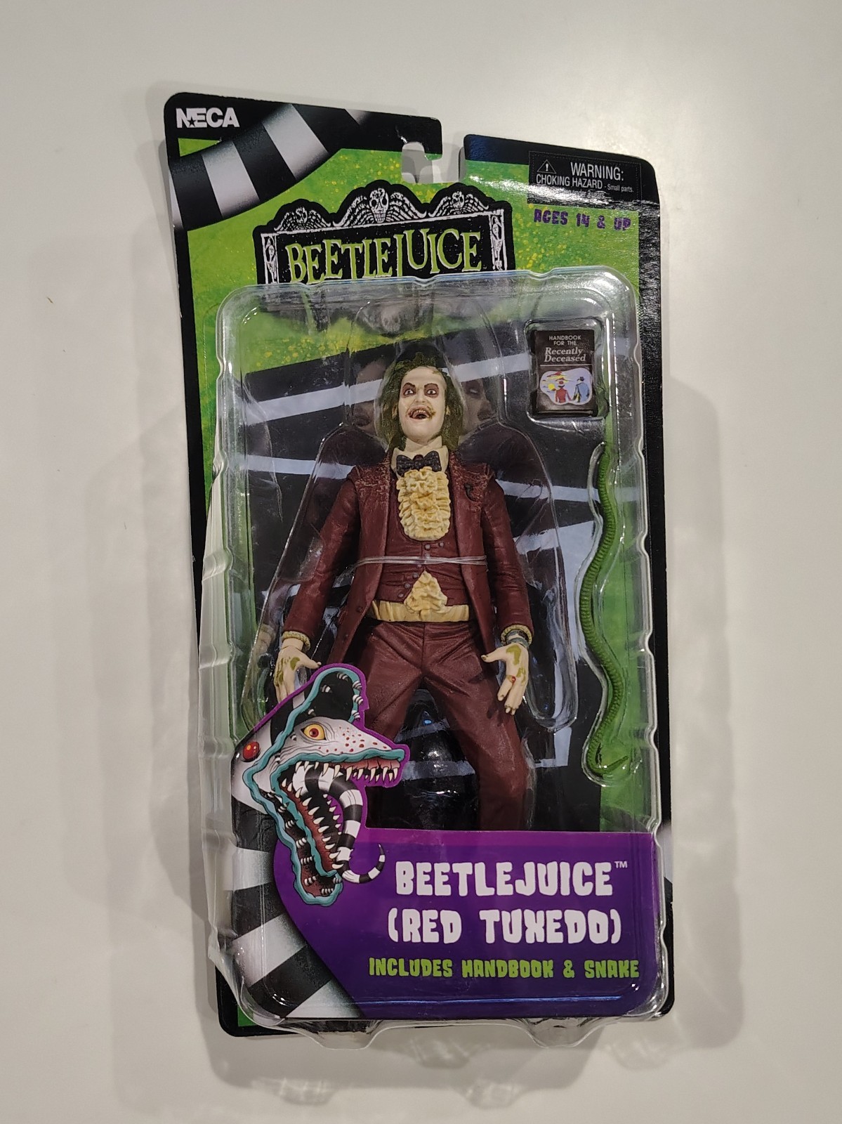 NECA BEETLEJUICE FIGURE IN SMOKING ROSSO NUOVO