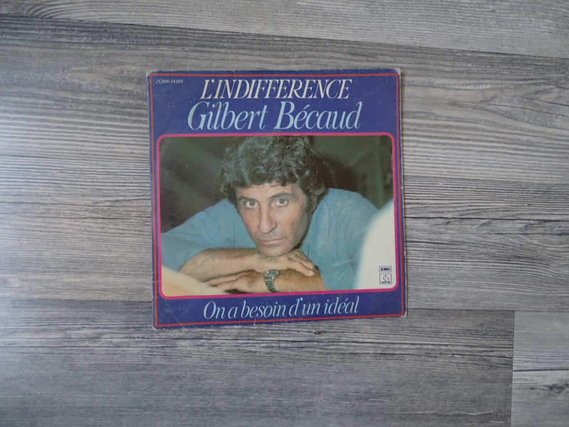 🎶 45 tours de Gilbert Bécaud "L'indifférence" de 1977 🎶