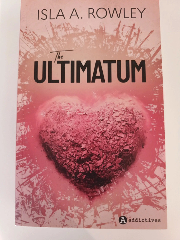 Livre broché "The ultimatum"