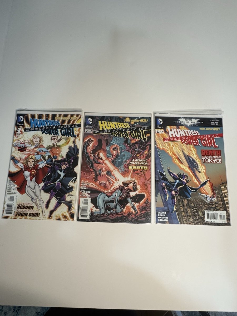 Lotto DC Comics Huntress World's Finest Power Girl Vol 1-3 TPB