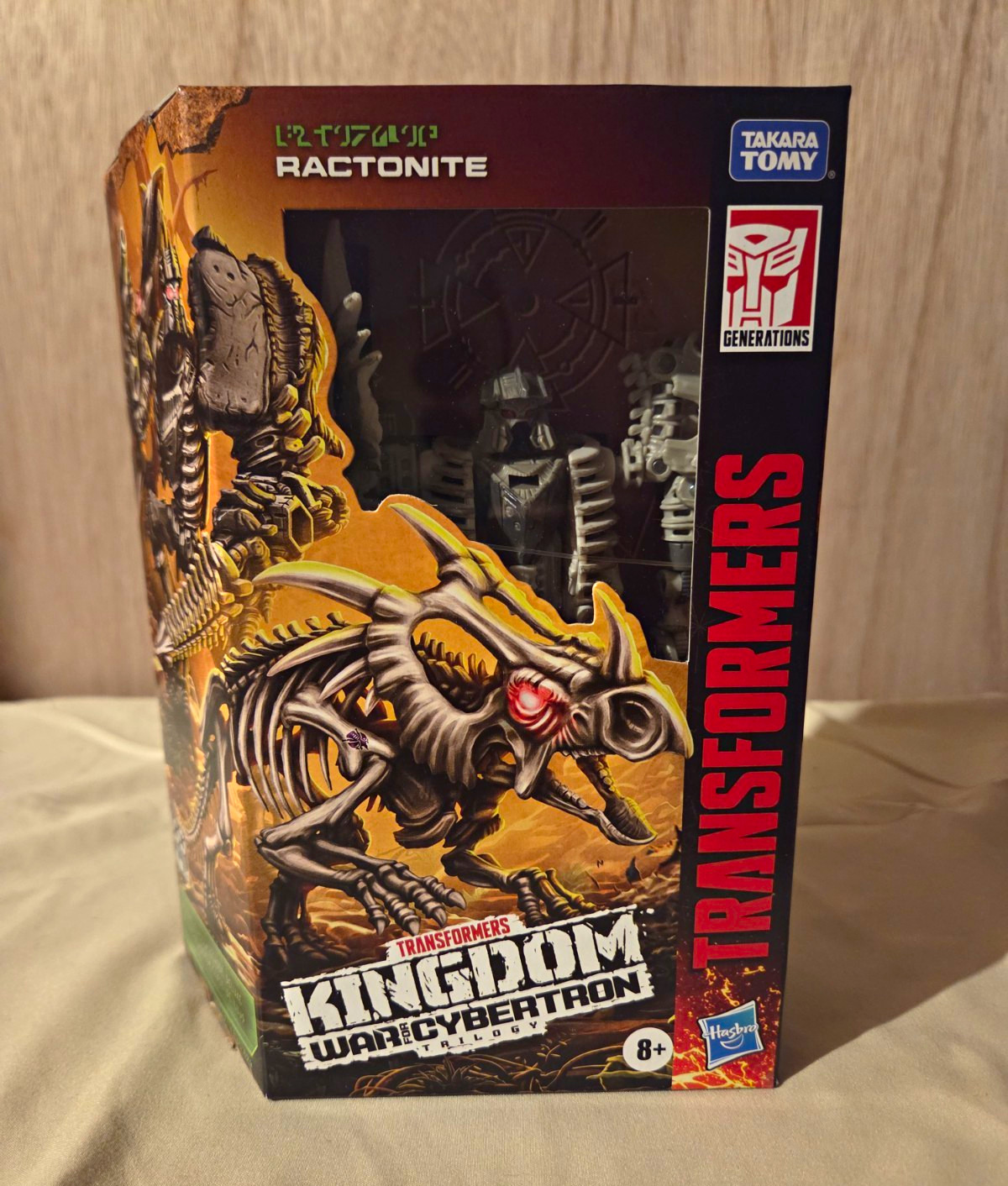 Hasbro Transformers Kingdom WFC-K15 Modellino Triceratopo Trasformatore Ractonite