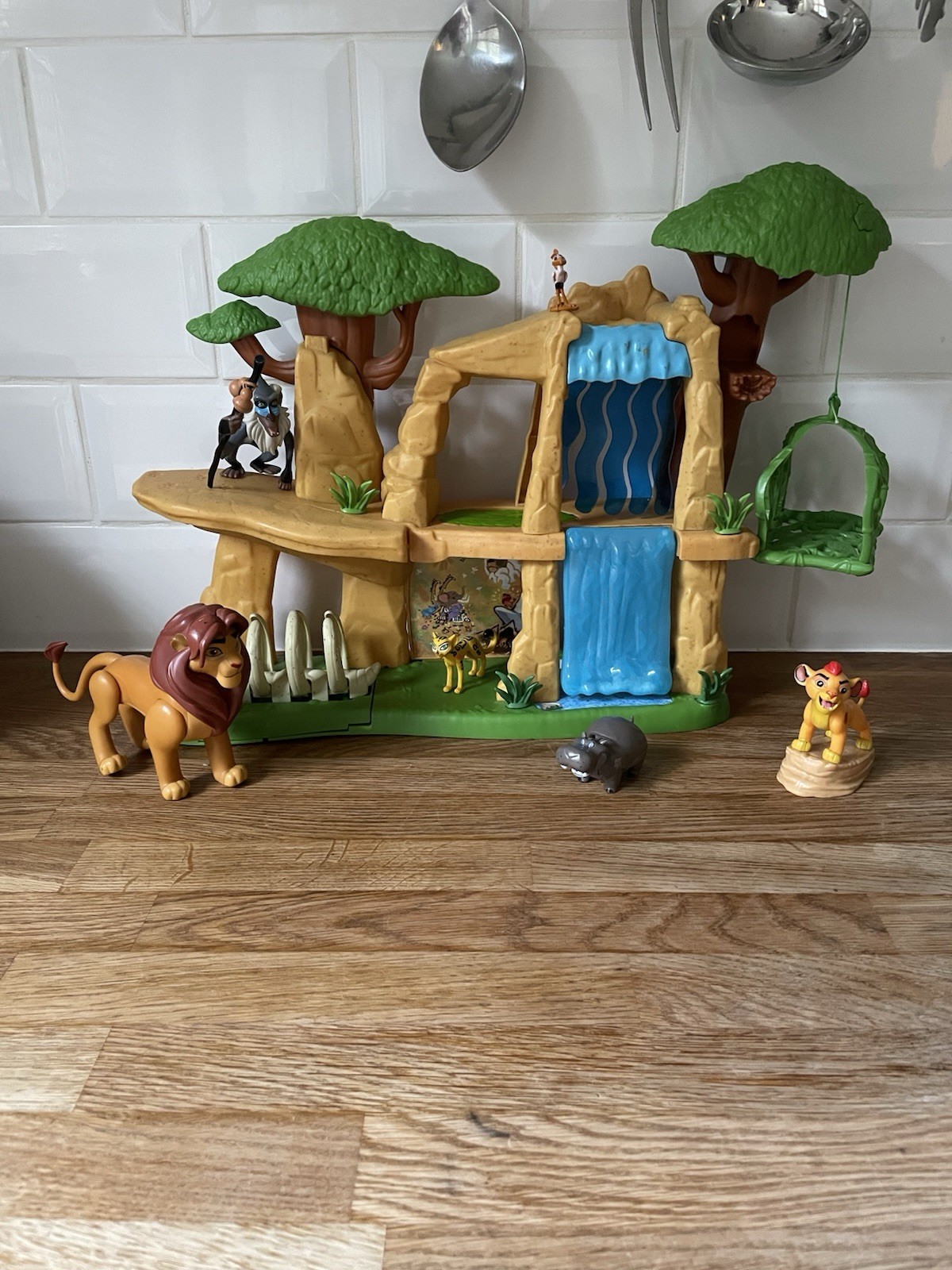 Disney The Lion Guard Defend The Pride Lands Play Set & Figures Bundle 