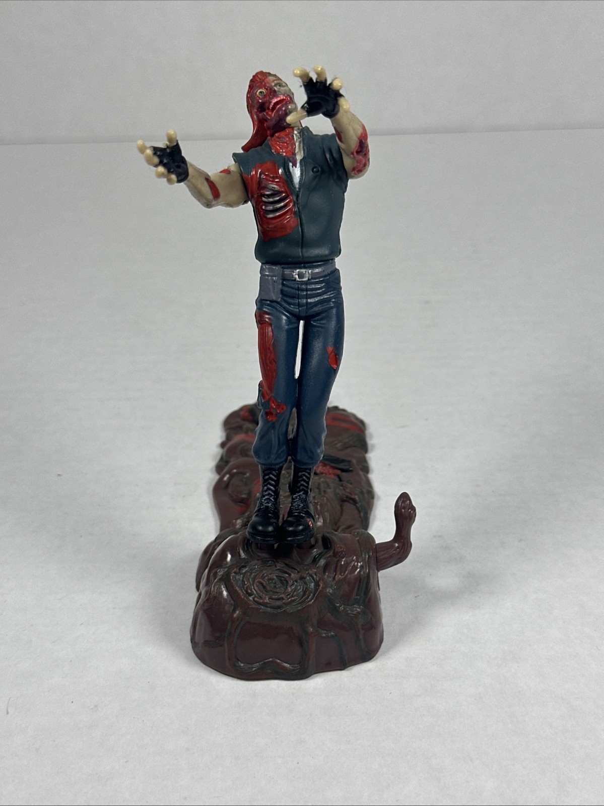 Toy Biz 1998 Resident Evil Forest Speyer Zombie With Base