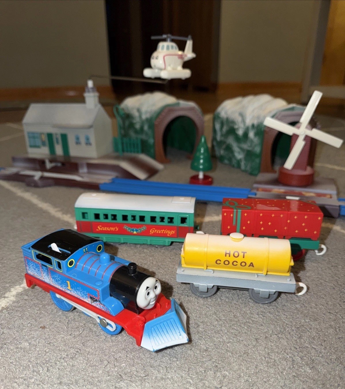 HOLIDAY CHRISTMAS SET ! THOMAS TRACKMASTER THOMAS FRIENDS TRAIN TOMY SNOWPLOW